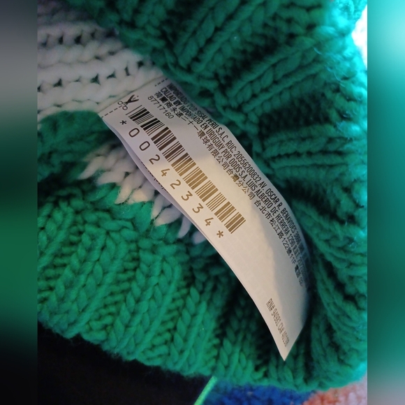 A Forever21 Ho Ho Pom Pom Beanie Cap Hat - Picture 3 of 4